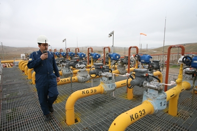 ارائه خدمات بیمه تکمیلی به کارکنان قراردادی صنعت نفت تمدید میشود